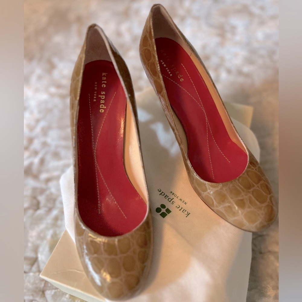 NEW IN BOX KATE SPADE KAROLINA CAMEL CROC HEELS SIZE 7.5 - Picture 3 of 13